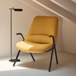 Fauteuils Shop -Fauteuils Shop fauteuil bas rembourre en moutarde et pied en metal 1