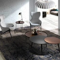 Angel Cerda Fauteuils Fauteuil Tapissé En Tissu Gris Et Structure Des Pieds En Acier Noir -Fauteuils Shop fauteuil tapisse en tissu gris et structure des pieds en acier noir 2